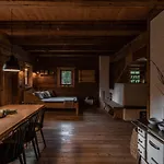 Chaletwk - Luxury Old Wood Mountain In A Sunny Secluded Location With Gym, Sauna & Whirlpool Villa *
