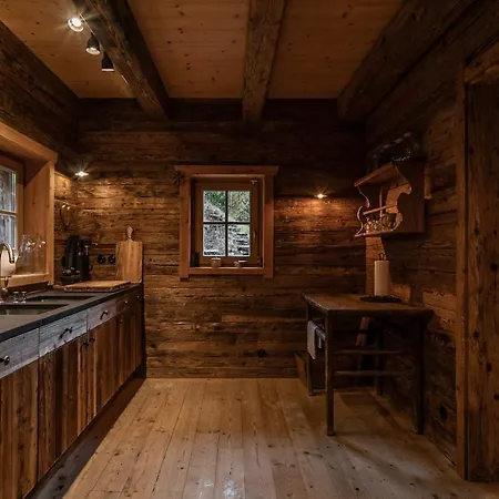 Luxury Old Wood Mountain In A Sunny Secluded Location With Gym, Sauna & Whirlpool Villa